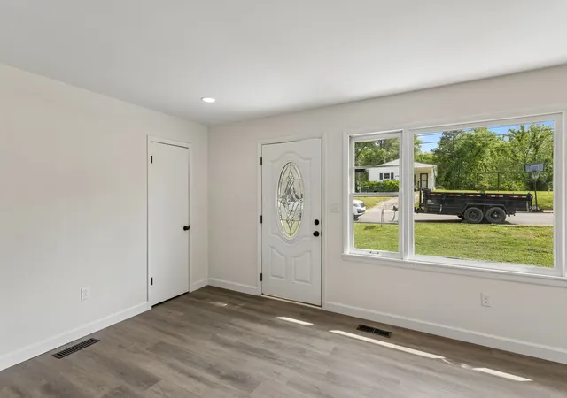 Photo 4 of Single Family Residence at 609 East 11th St, Columbia, TN 38401 | MLS# 3175917 |  | Sold on 2026-08-10