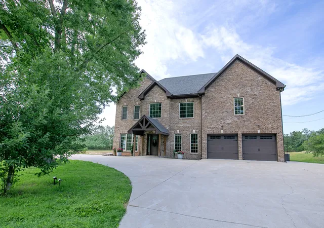 Homes for sale in Greenbrier, TN | 7144 Hall Rd, Greenbrier, TN 37073 | MLS# 3229288