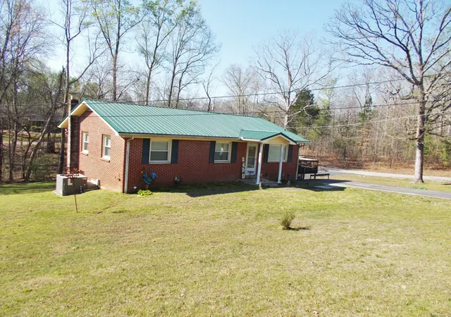 3rd image of 225 Cedar Hollow Dr, Camden, TN 38320 | MLS# 3176089