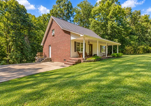 Photo 1 of Single family home for sale at 7061 E Plunders Creek Rd, Dickson, TN 37055 | MLS# 3519284 | Listing updated on 2026-10-06