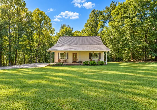 Photo 2 of Single family home for sale at 7061 E Plunders Creek Rd, Dickson, TN 37055 | MLS# 3519284 | Listing updated on 2026-10-06