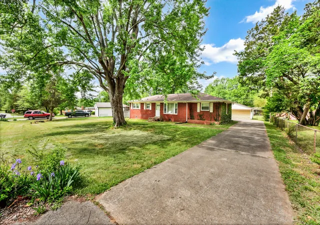 Homes for sale in Clarksville, TN | 62 Bel Air Blvd, Clarksville, TN 37042 | MLS# 3177826