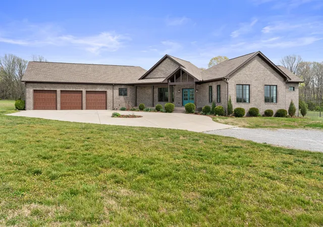 1st image of 989 Franklin Rd, Gallatin, TN 37066 | MLS# 3176196