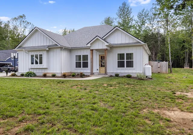 Homes for sale in Clarksville, TN | 2220 Hwy 48, Clarksville, TN 37040 | MLS# 3179035