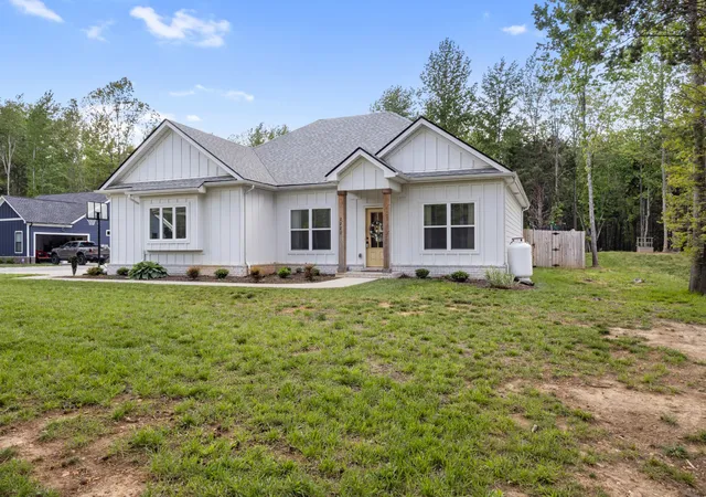 Homes for sale in Clarksville, TN | 2220 Hwy 48, Clarksville, TN 37040 | MLS# 3179035