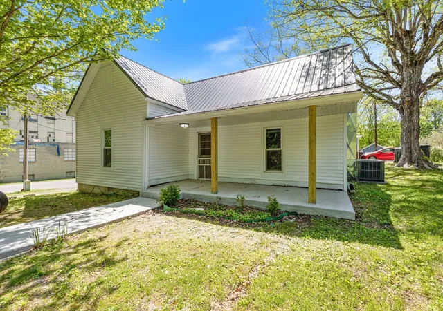 3rd image of 300 W Railroad St, Dickson, TN 37055 | MLS# 3178716