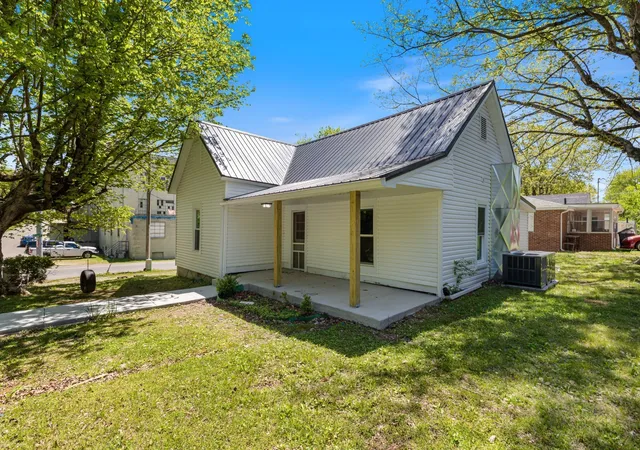 4th image of 300 W Railroad St, Dickson, TN 37055 | MLS# 3178716