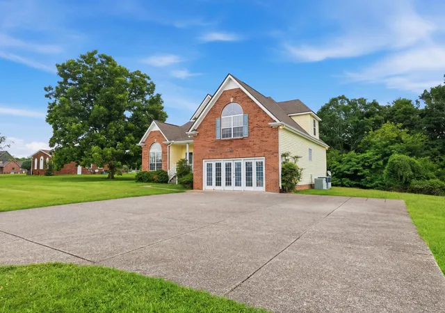 Photo 3 of Single family home for sale at 813 Shun Pike, Cottontown, TN 37048 | MLS# 3176466 | Listing updated on 2026-09-25