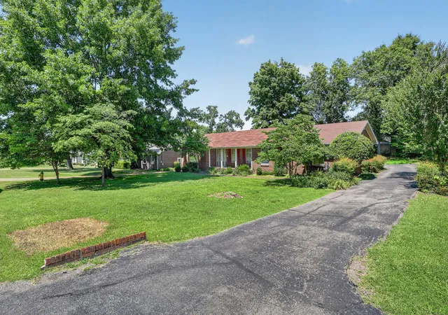 Photo 2 of Single family home for sale at 127 Sherry Cir, Gallatin, TN 37066 | MLS# 3224577 | Listing updated on 2026-07-24