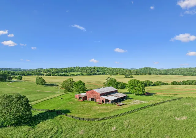 Photo 3 of Sale Pending at 3318 Hensley Cir, Franklin, TN 37064 | MLS# 3181910 | Listing updated on 2026-10-09