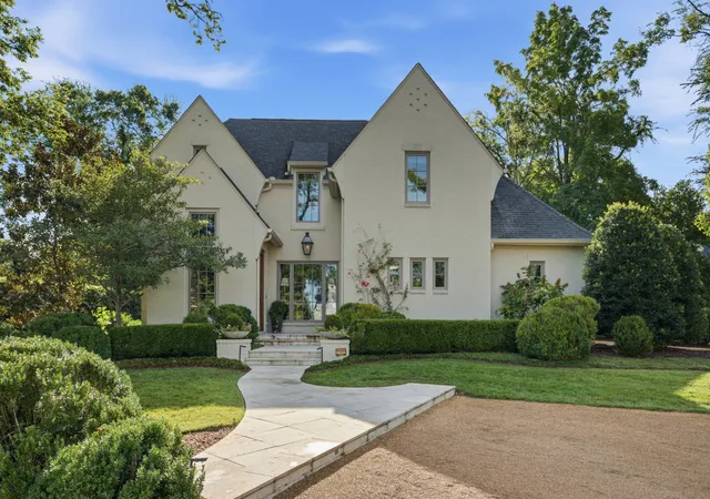 Photo 1 of Sale Pending at 912 Westview Ave, Nashville, TN 37205 | MLS# 3545056 | Listing updated on 2026-09-13