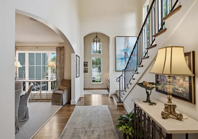 Photo 3 of Sale Pending at 912 Westview Ave, Nashville, TN 37205 | MLS# 3545056 | Listing updated on 2026-09-13