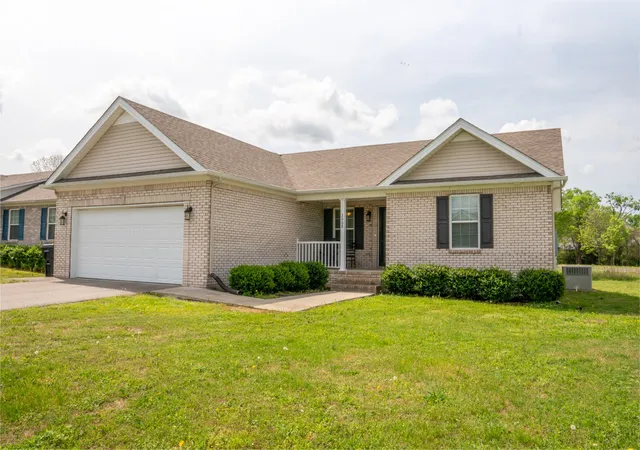 Photo 2 of Single family home for sale at 2008 Eisley Ln, Columbia, TN 38401 | MLS# 3178348 | Listing updated on 2026-09-03