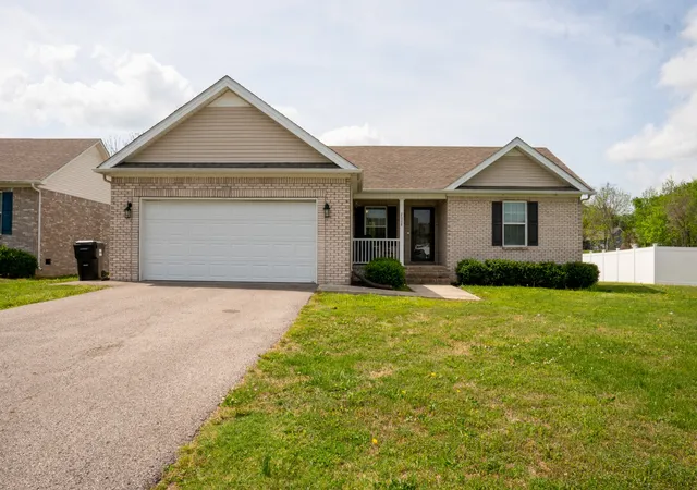 Photo 1 of Single family home for sale at 2008 Eisley Ln, Columbia, TN 38401 | MLS# 3178348 | Listing updated on 2026-09-03