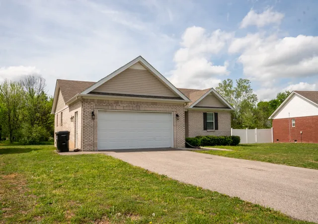 Photo 3 of Single family home for sale at 2008 Eisley Ln, Columbia, TN 38401 | MLS# 3178348 | Listing updated on 2026-09-03