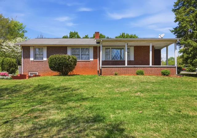 Photo 1 of Single family home for sale at 1605 College St, White Pine, TN 37890 | MLS# 3178131 | Listing updated on 2026-08-29