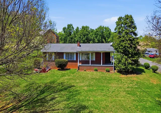 Photo 4 of Single family home for sale at 1605 College St, White Pine, TN 37890 | MLS# 3178131 | Listing updated on 2026-08-29