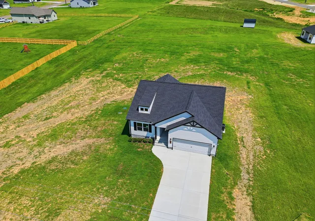 Photo 4 of Sale Pending at 402 Marcella Ct, Dickson, TN 37055 | MLS# 3181374 | Listing updated on 2026-08-31