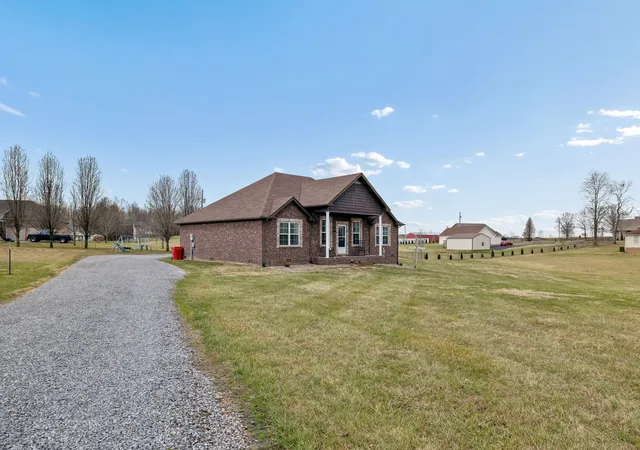 2nd image of 70 Hayden Drake Ln, Lafayette, TN 37083 | MLS# 3176583