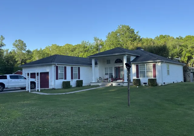 Photo 1 of Single family home for sale at 206 Dreaden St, Waverly, TN 37185 | MLS# 3178179 | Listing updated on 2026-09-17