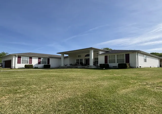 Photo 2 of Single family home for sale at 206 Dreaden St, Waverly, TN 37185 | MLS# 3178179 | Listing updated on 2026-09-17