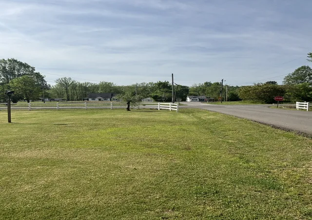 Photo 3 of Single family home for sale at 206 Dreaden St, Waverly, TN 37185 | MLS# 3178179 | Listing updated on 2026-09-17