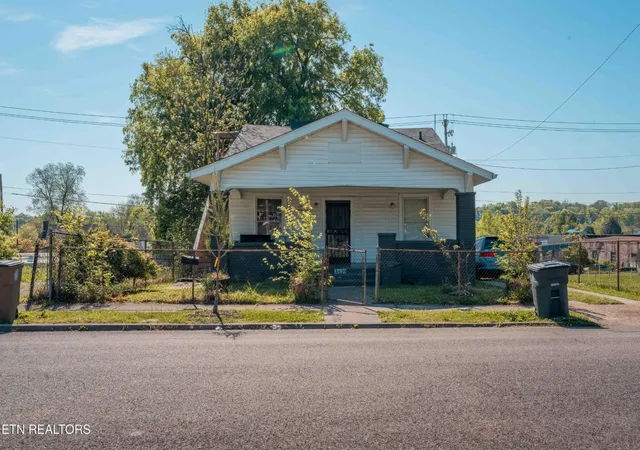 1st image of 2430 Parkview Ave, Knoxville, TN 37917 | MLS# 3304502