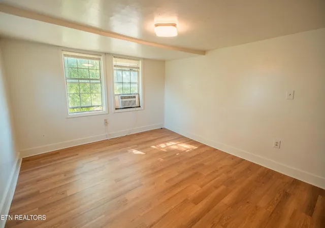 3rd image of 2430 Parkview Ave, Knoxville, TN 37917