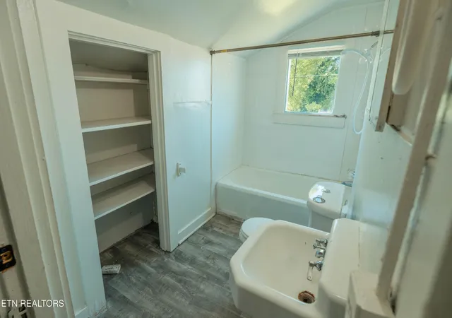 4th image of 2430 Parkview Ave, Knoxville, TN 37917