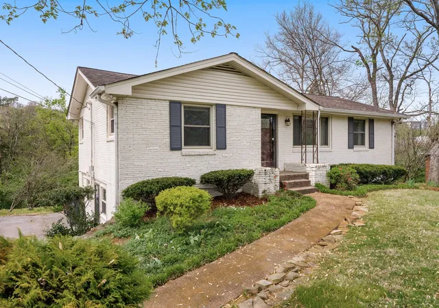 2nd image of 1217a Davidson Rd, Nashville, TN 37205 | MLS# 3178478