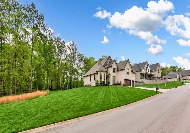 Photo 3 of Single family home for sale at 1689 Double R Blvd, Clarksville, TN 37042 | MLS# 3177997 | Listing updated on 2026-08-26