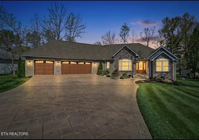 Photo 1 of Single family home for sale at 120 Forest View Dr, Crossville, TN 38558 | MLS# 3178112 | Listing updated on 2026-09-24