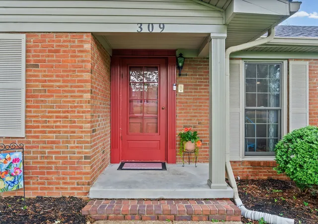3rd image of 309 Deepwood Dr, Hopkinsville, KY 42240 | MLS# 3179004