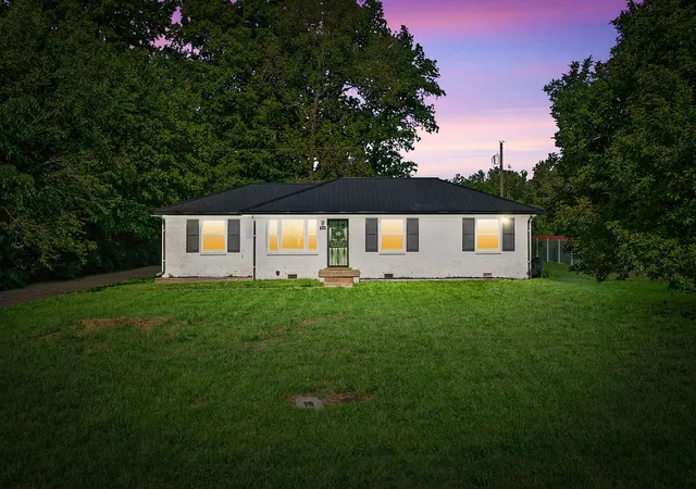 Photo 1 of Single family home for sale at 10 Bunker Hl Rd, Clarksville, TN 37042 | MLS# 3189880 | Listing updated on 2026-08-22