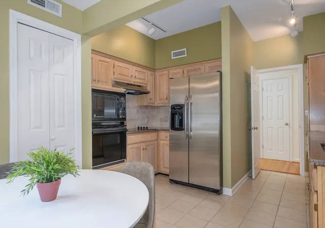 Listing Photo 4 - Condo for sale in building located at 3818 W End Ave, Nashville, TN 37205 - Unit #204
