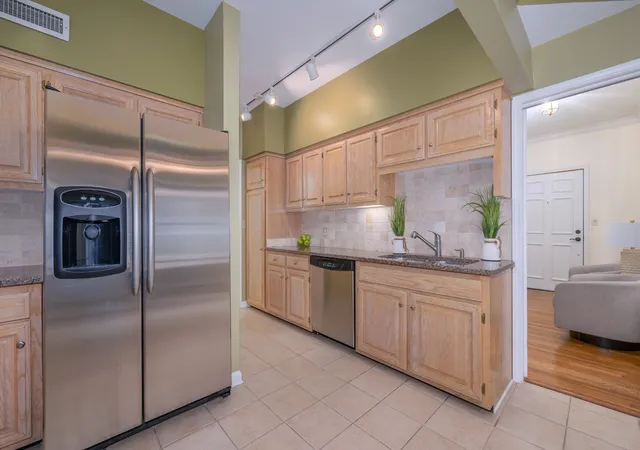 Listing Photo 5 - Condo for sale in building located at 3818 W End Ave, Nashville, TN 37205 - Unit #204