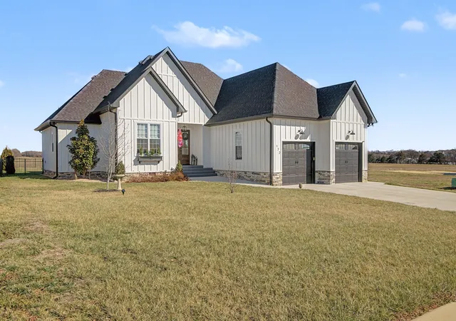 Photo 2 of Single family home for sale at 172 Lookout Dr, Winchester, TN 37398 | MLS# 3189545 | Listing updated on 2026-08-08
