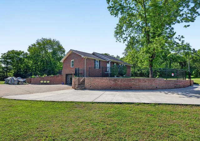 Photo 2 of Single family home for sale at 833 Leeville Rd, Lebanon, TN 37090 | MLS# 3180563 | Listing updated on 2026-05-21