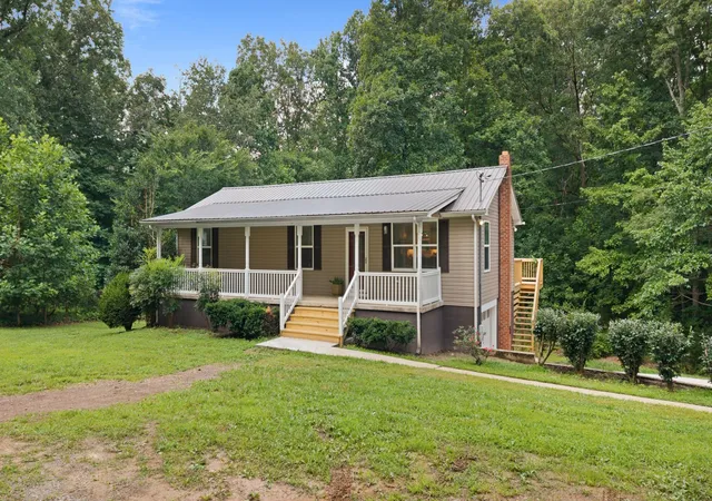 Homes for sale in Charlotte, TN | 1330 Promise Land Rd, Charlotte, TN 37036 | MLS# 3267392