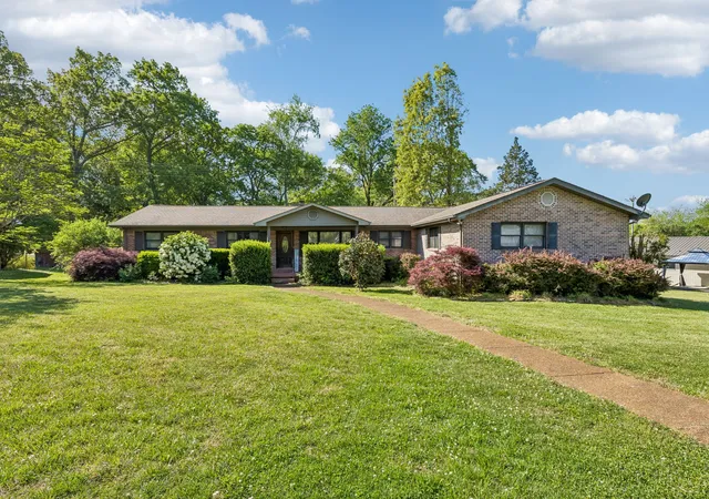 Homes for sale in Winchester, TN | 205 Houghton Dr, Winchester, TN 37398 | MLS# 3178543