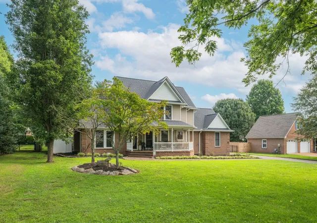 Photo 3 of Single family home for sale at 411 Sunnyside Ln, Columbia, TN 38401 | MLS# 3335279 | Listing updated on 2026-09-15