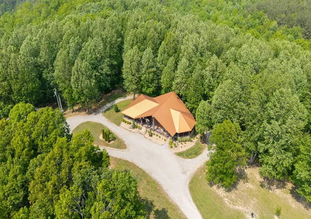 Homes for sale in Summertown, TN | 185 Ravenridge Rd, Summertown, TN 38483 | MLS# 3178668