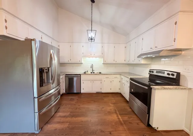 Photo 2 of Single family home for sale at 242 Kingswood Dr, Clarksville, TN 37043 | MLS# 3178512 | Listing updated on 2026-09-17