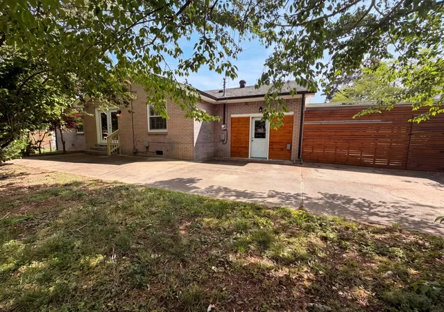Photo 4 of Single family home for sale at 242 Kingswood Dr, Clarksville, TN 37043 | MLS# 3178512 | Listing updated on 2026-09-17