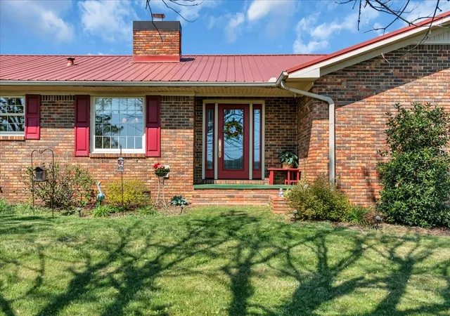 Photo 2 of Single family home for sale at 1435 Hennessee Brg Rd, Rock Island, TN 38581 | MLS# 3178583 | Listing updated on 2026-09-23
