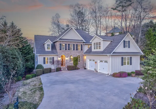 Photo 1 of Single family home for sale at 1801 St Ives Pl, Dalton, GA 30720 | MLS# 3625001 | Listing updated on 2026-10-23