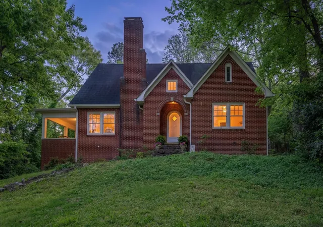Photo 1 of Single family home for sale at 330 Tunnel Blvd, Chattanooga, TN 37411 | MLS# 3599491 | Listing updated on 2026-09-25