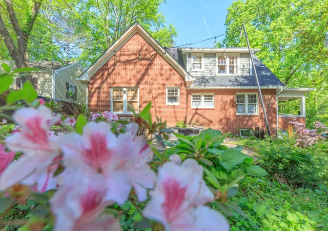 Photo 3 of Single family home for sale at 330 Tunnel Blvd, Chattanooga, TN 37411 | MLS# 3599491 | Listing updated on 2026-09-25