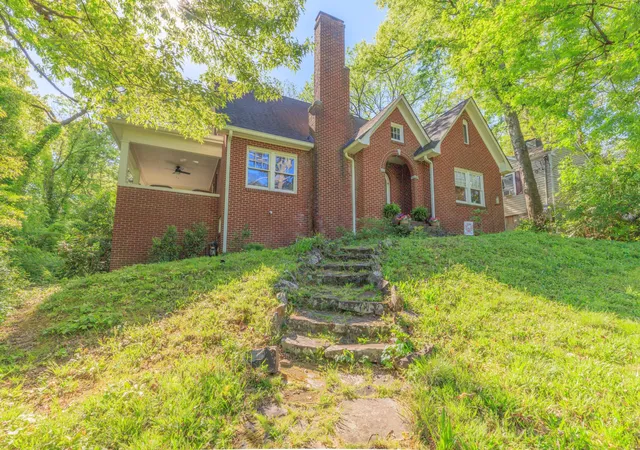 Photo 3 of Single family home for sale at 330 Tunnel Blvd, Chattanooga, TN 37411 | MLS# 3599491 | Listing updated on 2026-10-16