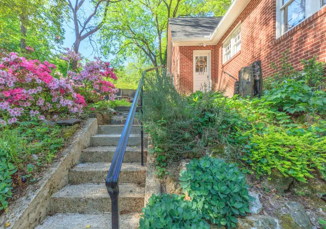 Photo 4 of Single family home for sale at 330 Tunnel Blvd, Chattanooga, TN 37411 | MLS# 3599491 | Listing updated on 2026-10-16